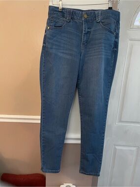 Democracy Women’s Blue Ankle Crop Jeans